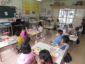 当園では完全給食を行っています